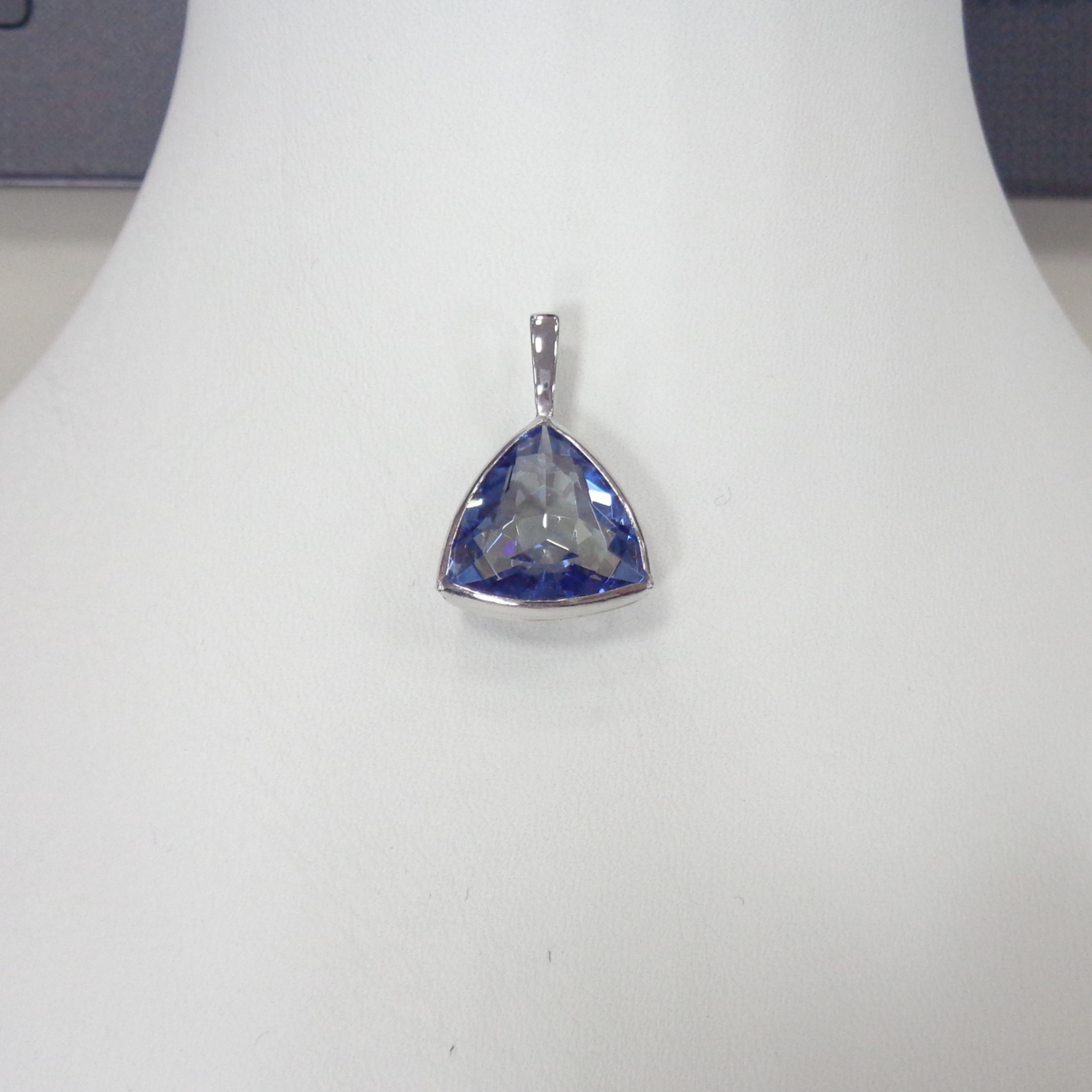 Серебряная подвеска с синим горным хрусталем